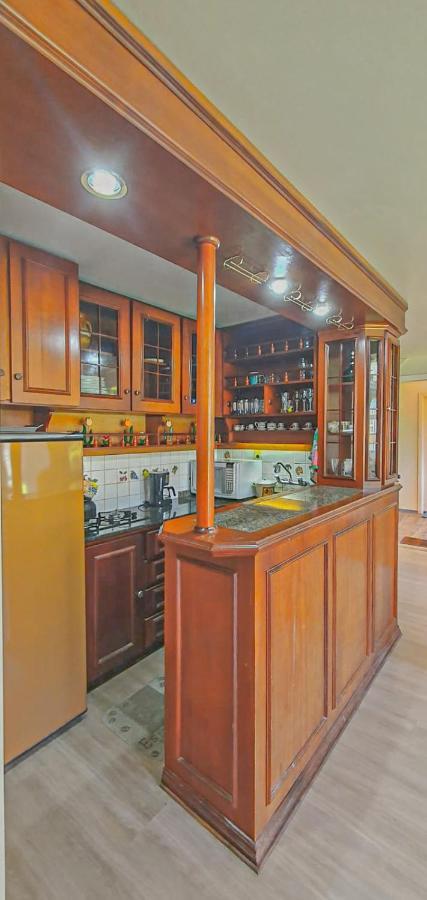 Duplex Floresta Negra - Sua Base Perfeita Em Gramado! Otima Localizacao Lagonegro 500M - 02 Quartos E 02 Banheiros Para Familia Em Condominio Fechad0, Cozinha Completa Com Garagem E Portaria 24H מראה חיצוני תמונה