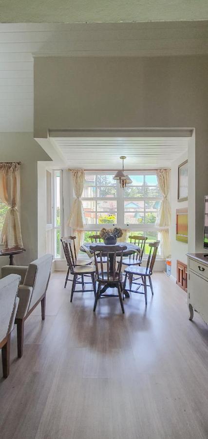Duplex Floresta Negra - Sua Base Perfeita Em Gramado! Otima Localizacao Lagonegro 500M - 02 Quartos E 02 Banheiros Para Familia Em Condominio Fechad0, Cozinha Completa Com Garagem E Portaria 24H מראה חיצוני תמונה