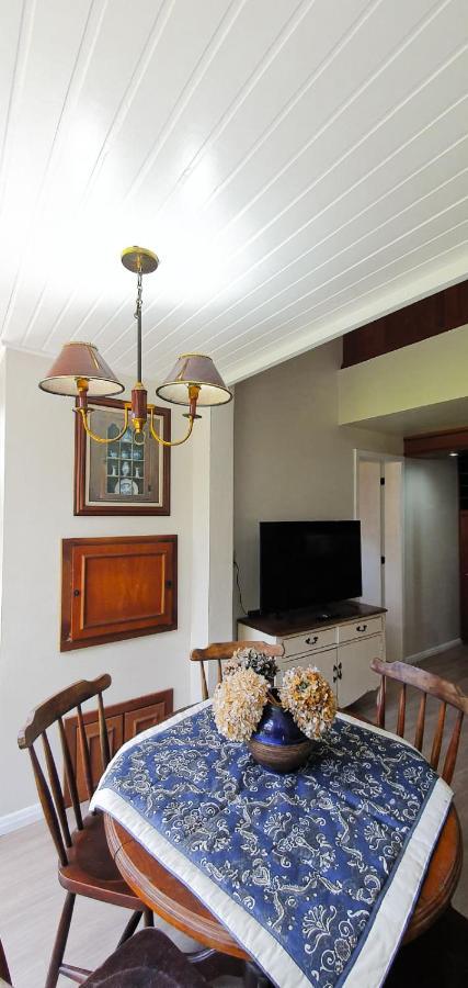 Duplex Floresta Negra - Sua Base Perfeita Em Gramado! Otima Localizacao Lagonegro 500M - 02 Quartos E 02 Banheiros Para Familia Em Condominio Fechad0, Cozinha Completa Com Garagem E Portaria 24H מראה חיצוני תמונה